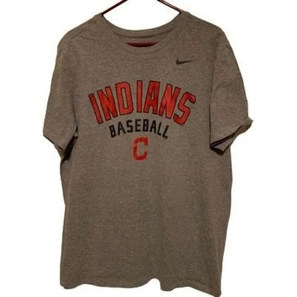 Cleveland Indians Size XL The Nike Tee Athletic Cut T-Shirt